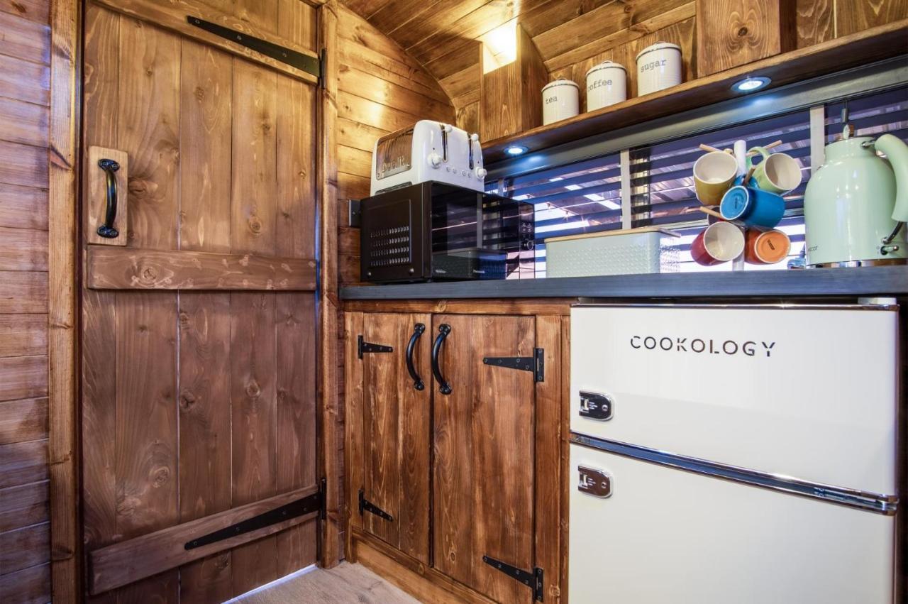 American School Bus - 1 Bedroom - Blossom Farm - Tiers Cross Johnston Exterior foto