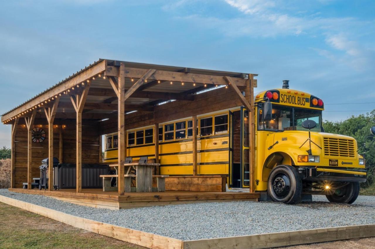 American School Bus - 1 Bedroom - Blossom Farm - Tiers Cross Johnston Exterior foto