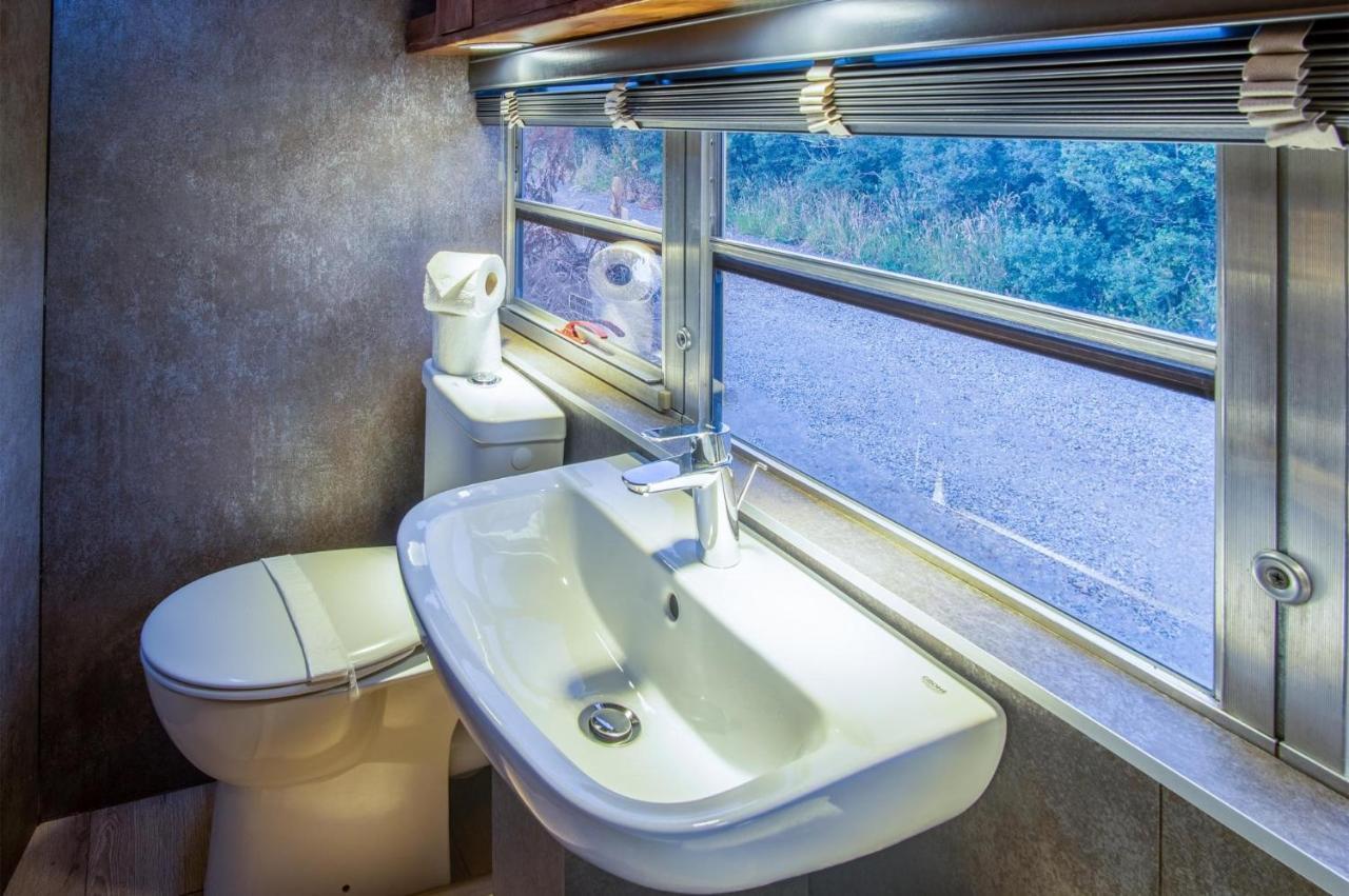 American School Bus - 1 Bedroom - Blossom Farm - Tiers Cross Johnston Exterior foto